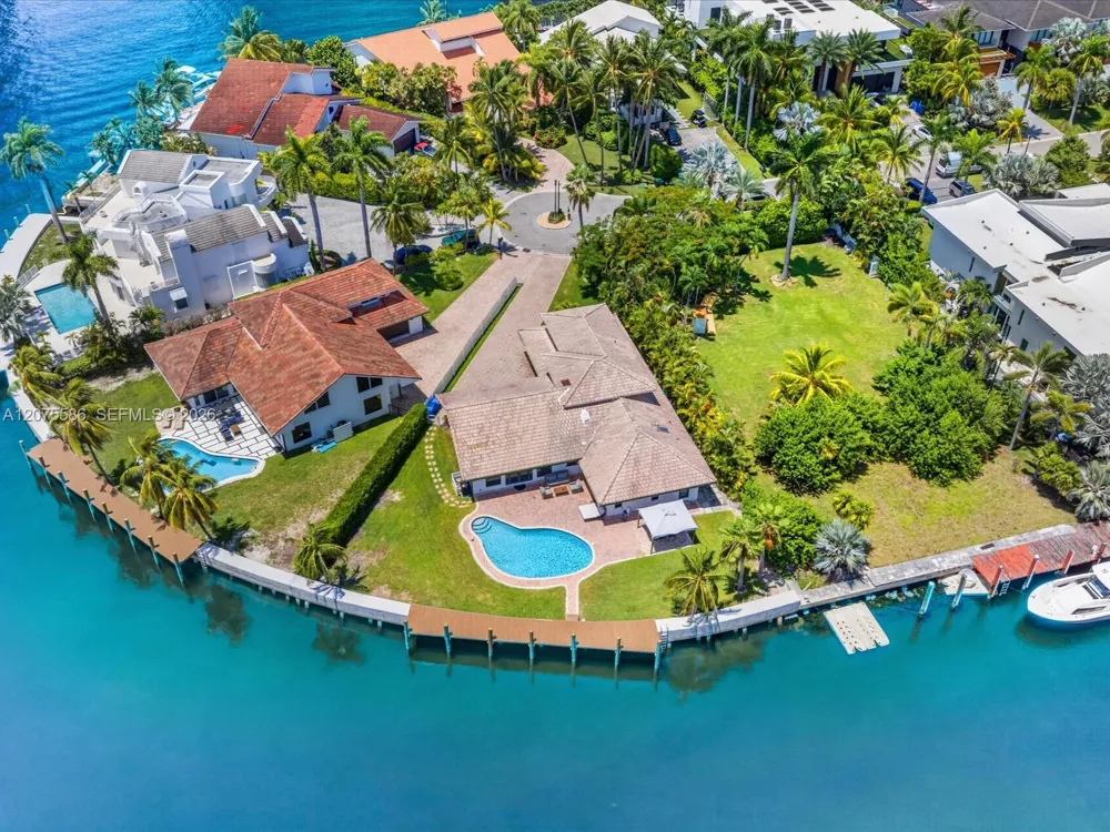 343 Centre Is Golden Beach, FL 33160