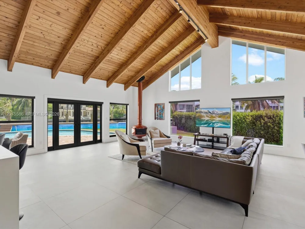 343 Centre Is Golden Beach, FL 33160