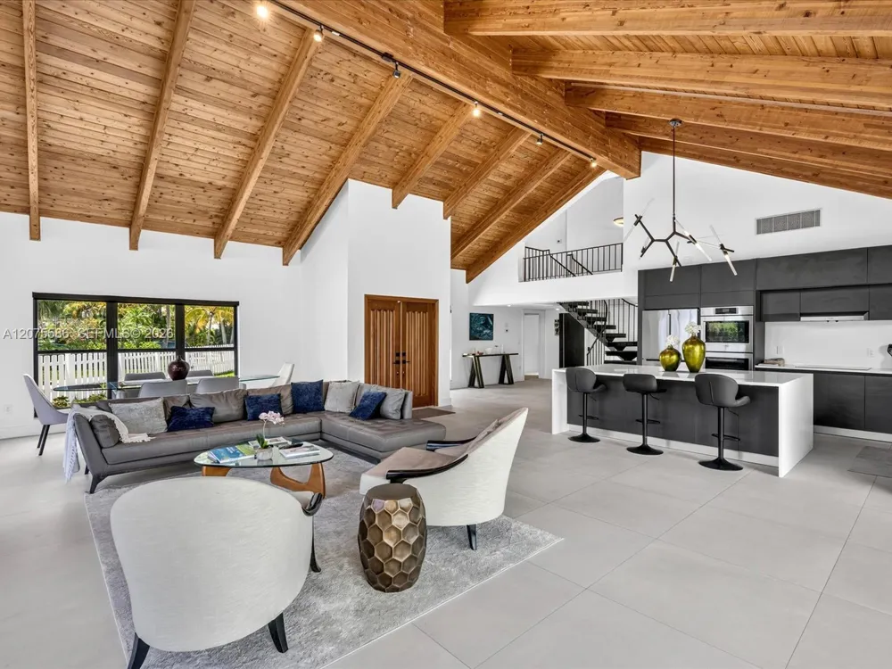 343 Centre Is Golden Beach, FL 33160