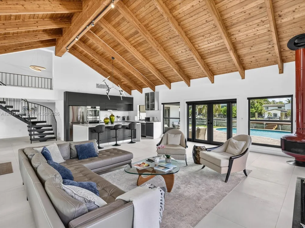 343 Centre Is Golden Beach, FL 33160