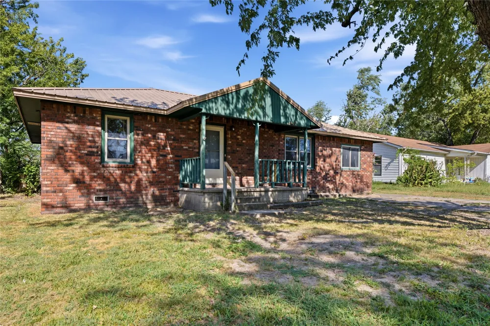303 S Gray Place Chouteau, OK 74337