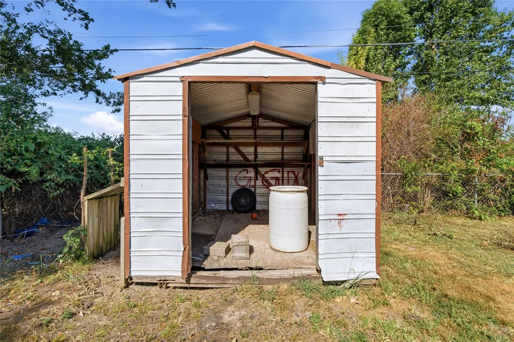 303 S Gray Place Chouteau, OK 74337
