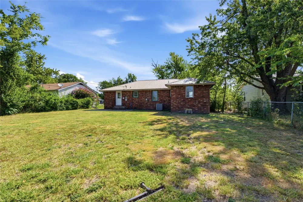 303 S Gray Place Chouteau, OK 74337