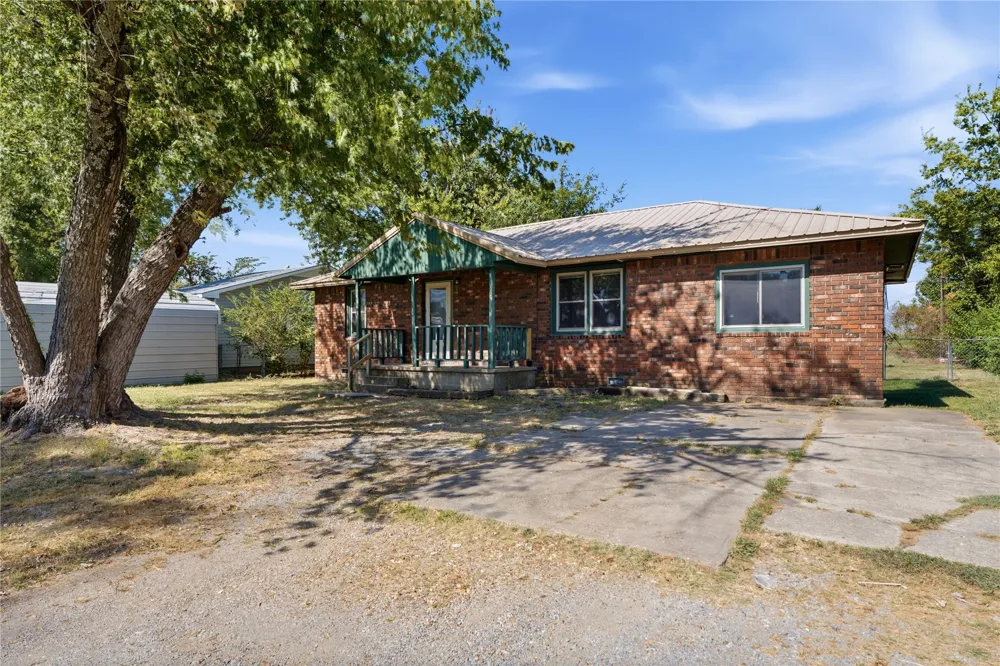 303 S Gray Place Chouteau, OK 74337