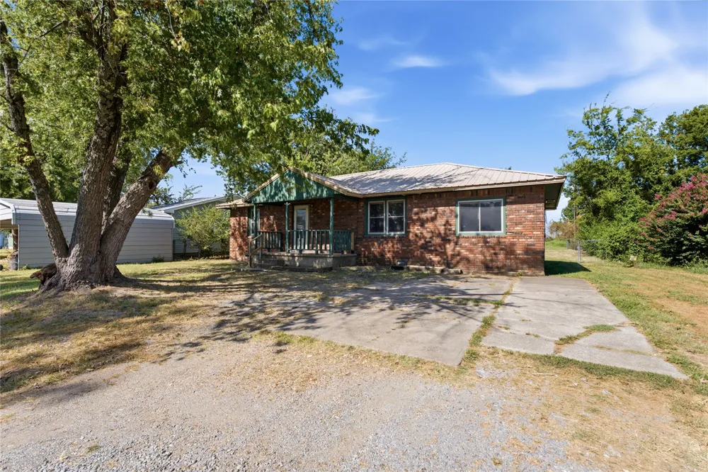 303 S Gray Place Chouteau, OK 74337