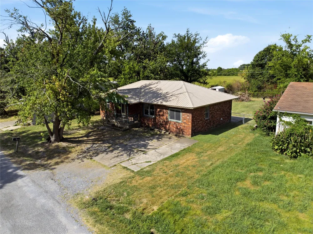 303 S Gray Place Chouteau, OK 74337