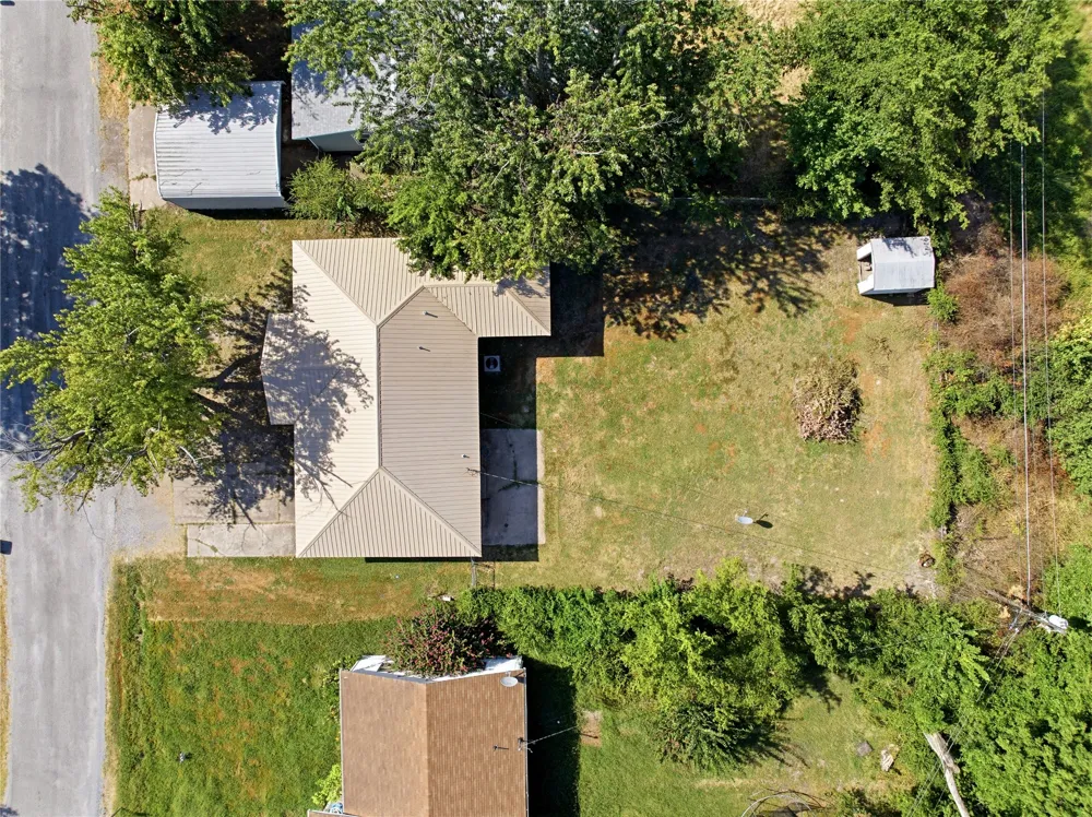 303 S Gray Place Chouteau, OK 74337