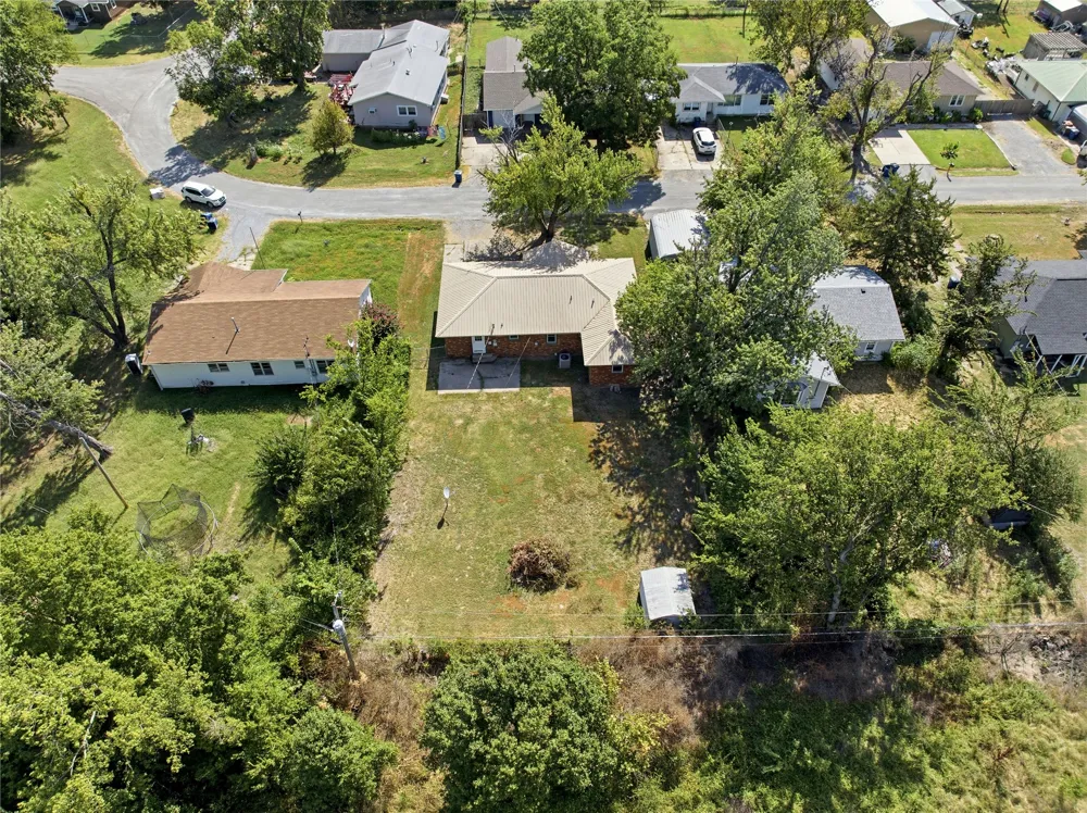303 S Gray Place Chouteau, OK 74337