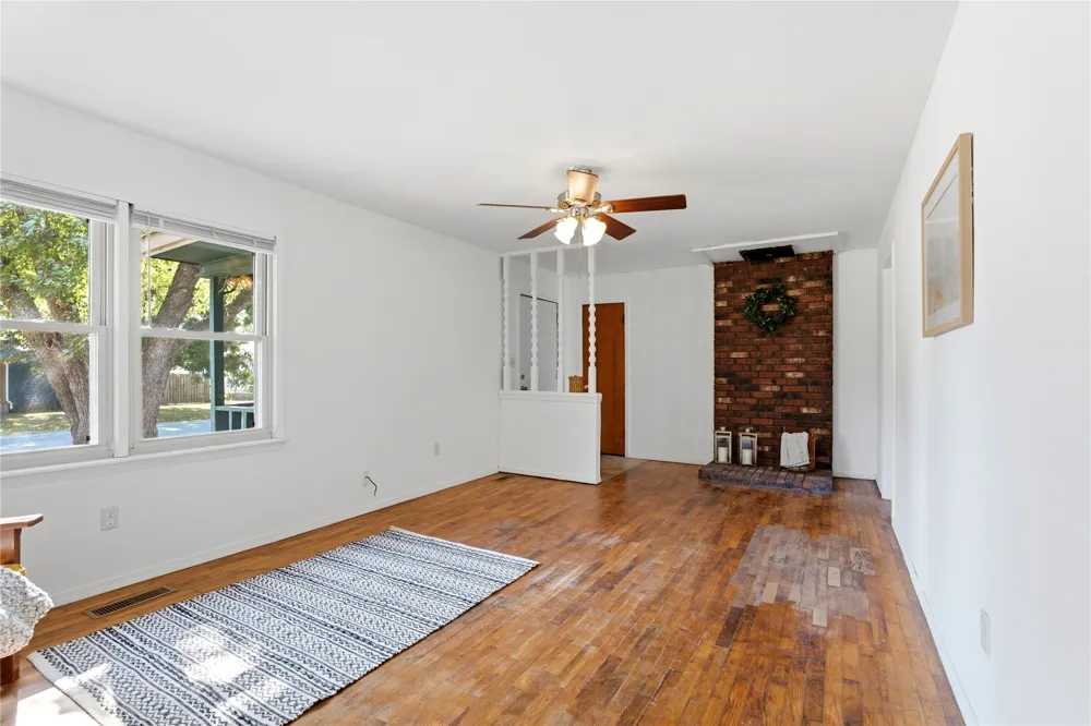 303 S Gray Place Chouteau, OK 74337