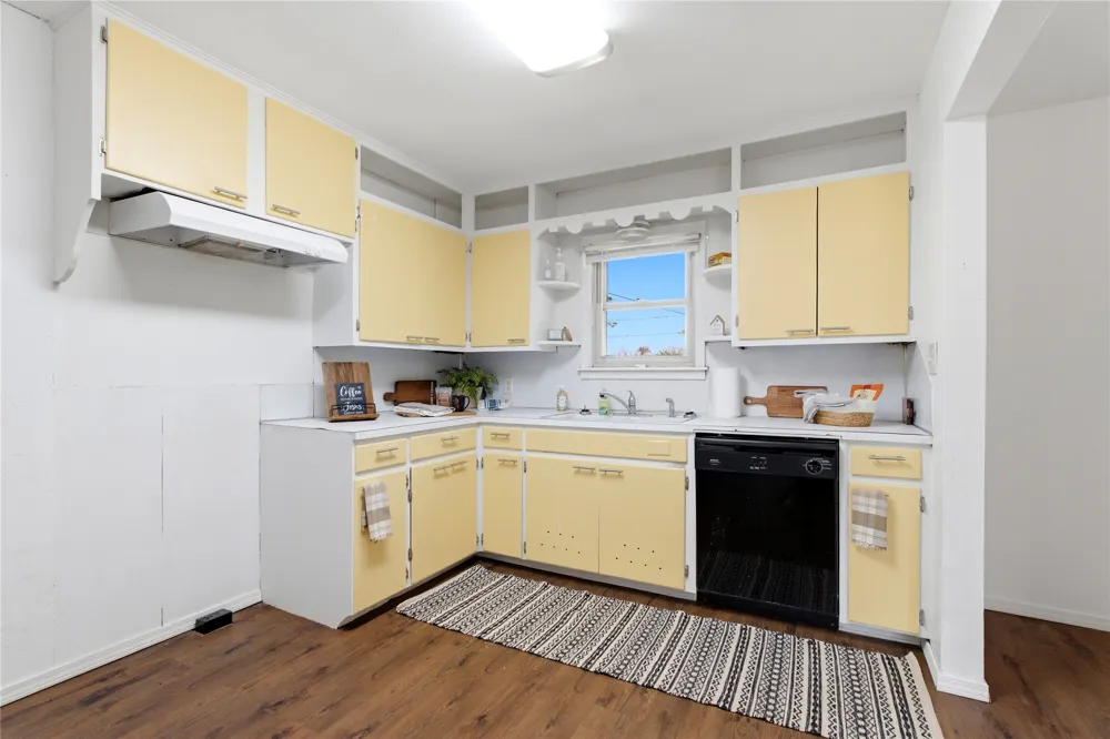 303 S Gray Place Chouteau, OK 74337