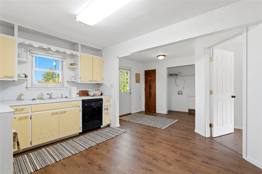 303 S Gray Place Chouteau, OK 74337