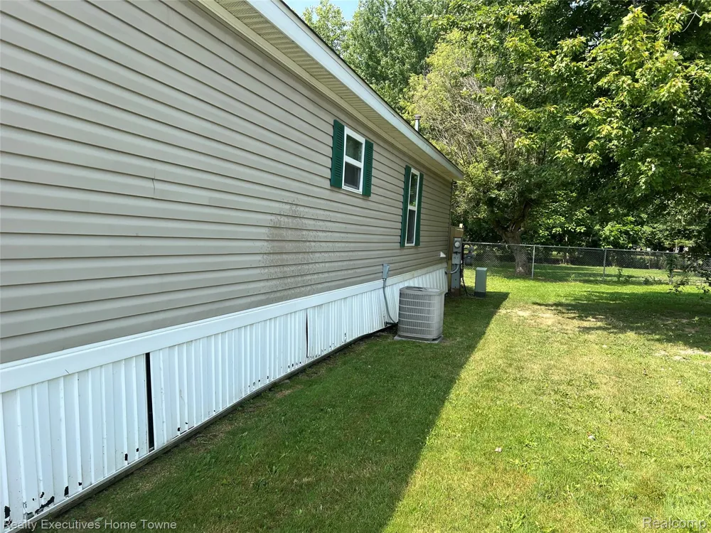 7140 Mapleview Circle W #64 Brown City City, MI 48416