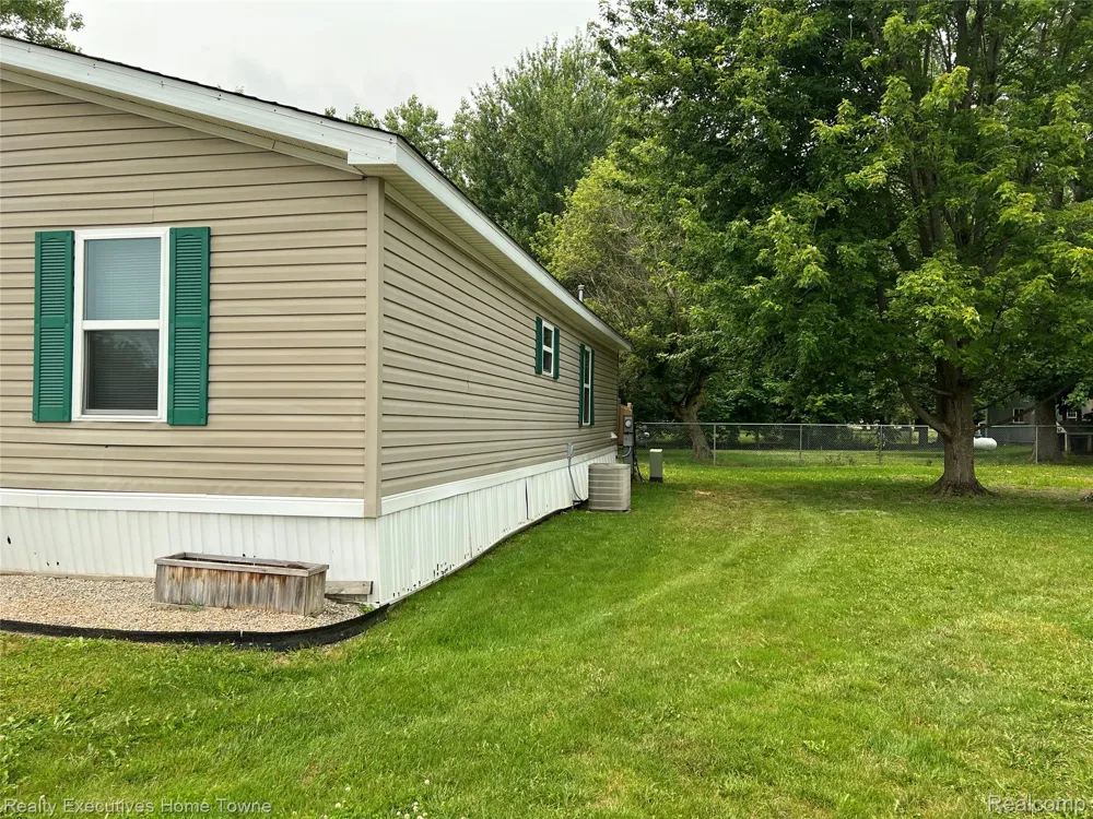 7140 Mapleview Circle W #64 Brown City City, MI 48416