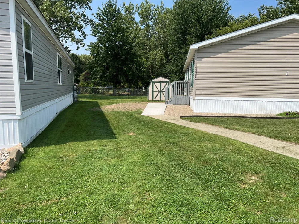 7140 Mapleview Circle W #64 Brown City City, MI 48416