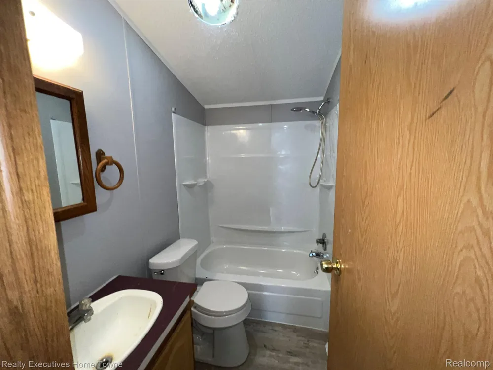 7140 Mapleview Circle W #64 Brown City City, MI 48416