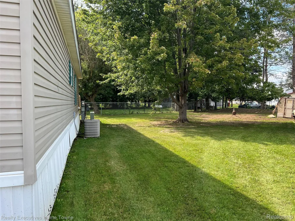 7140 Mapleview Circle W #64 Brown City City, MI 48416