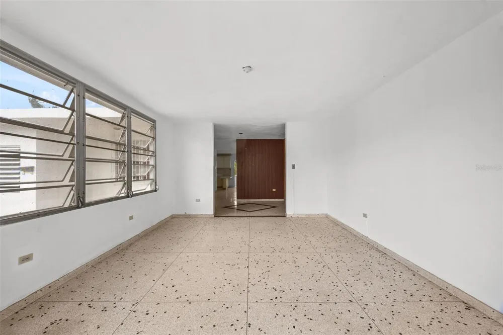 5 TOLEDO ST Caguas, PR 00725