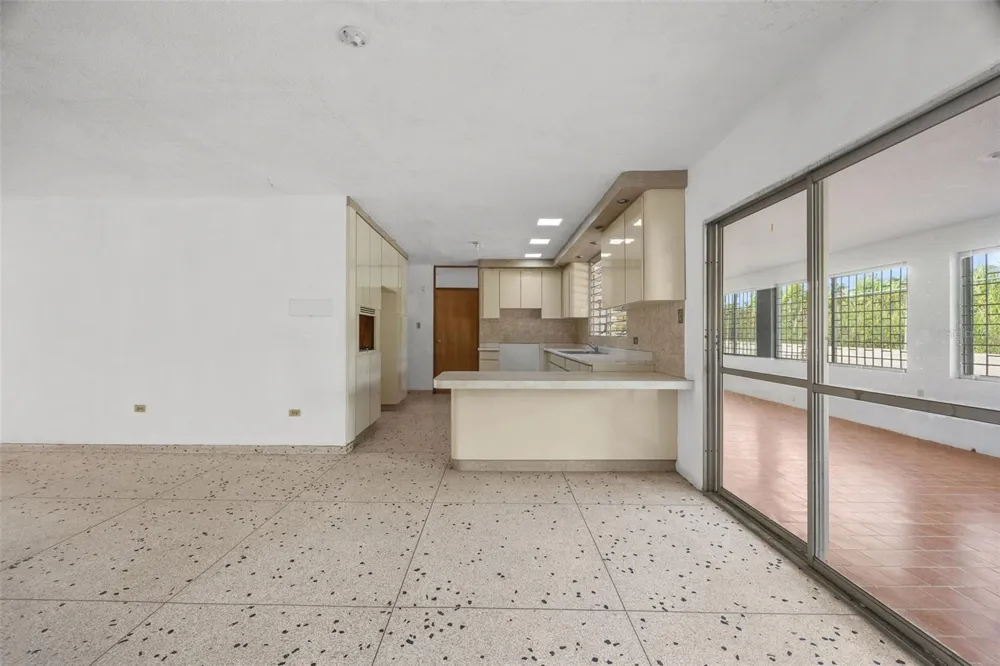 5 TOLEDO ST Caguas, PR 00725