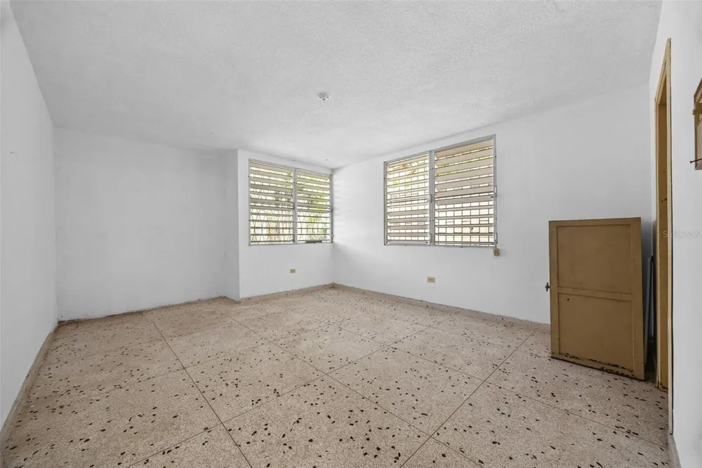 5 TOLEDO ST Caguas, PR 00725