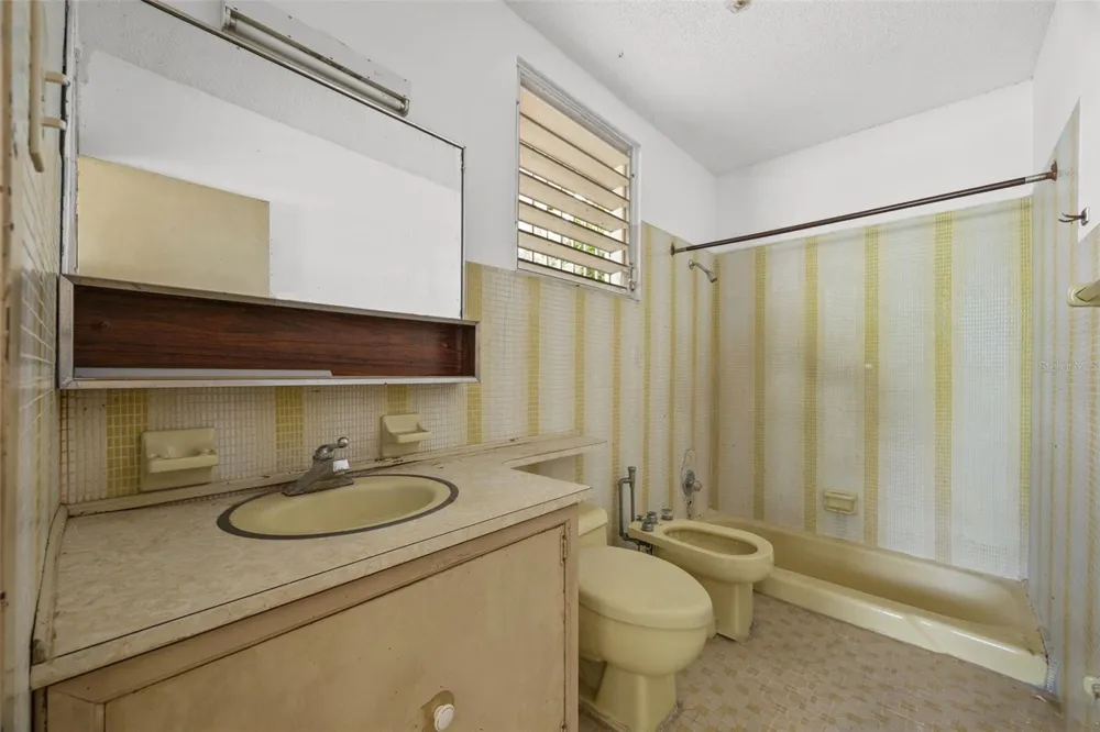 5 TOLEDO ST Caguas, PR 00725