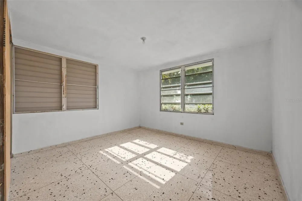 5 TOLEDO ST Caguas, PR 00725