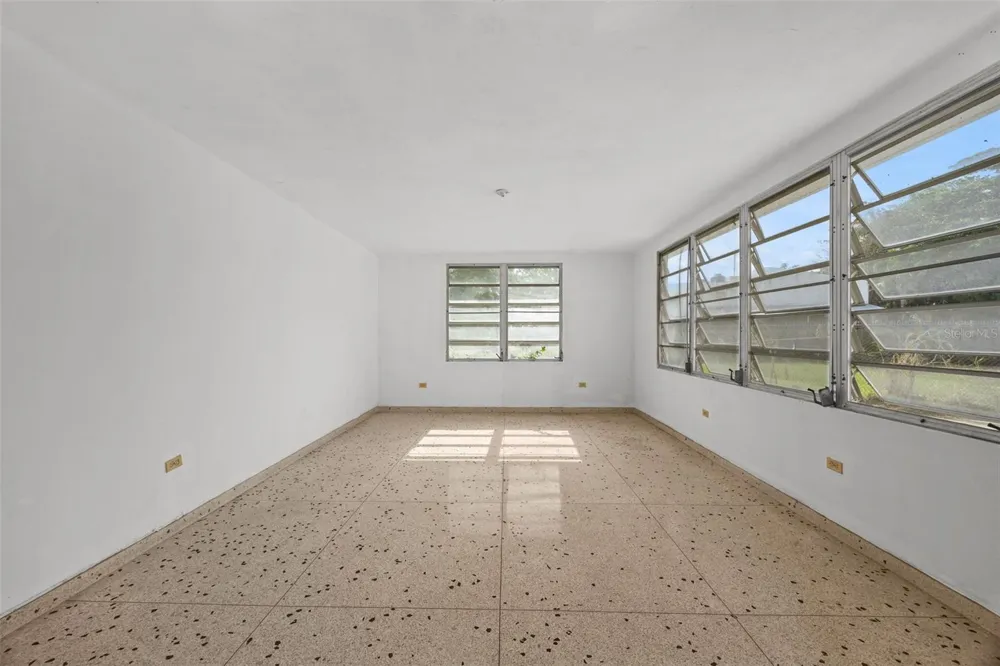 5 TOLEDO ST Caguas, PR 00725