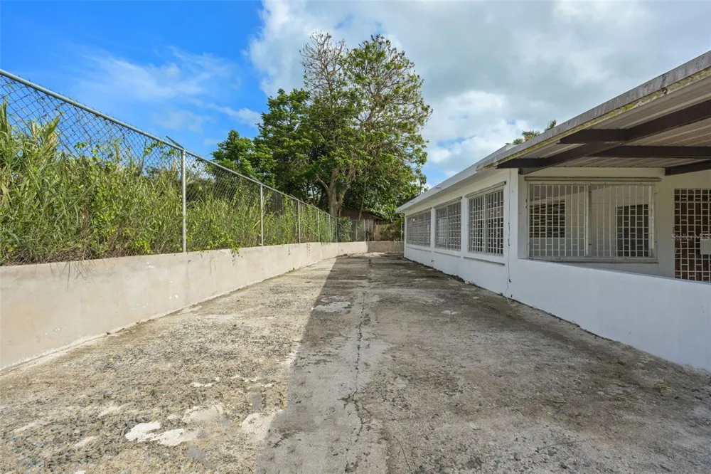 5 TOLEDO ST Caguas, PR 00725