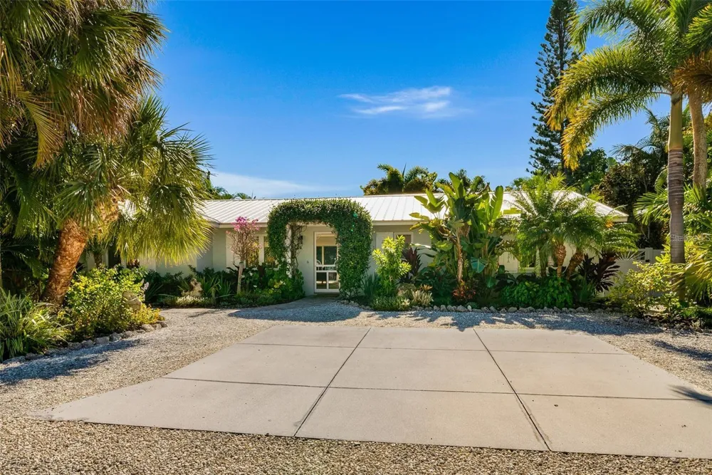 207 PEACOCK LANE Holmes Beach, FL 34217