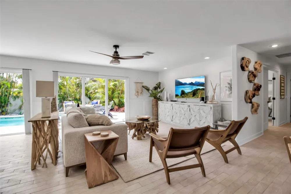 207 PEACOCK LANE Holmes Beach, FL 34217