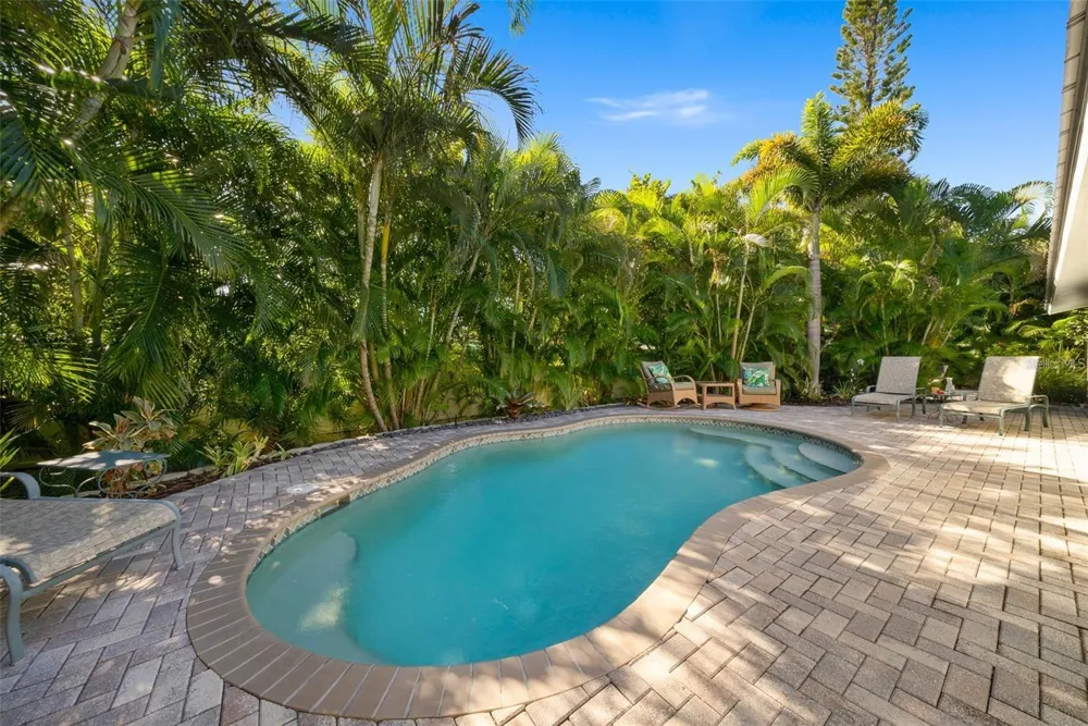 207 PEACOCK LANE Holmes Beach, FL 34217