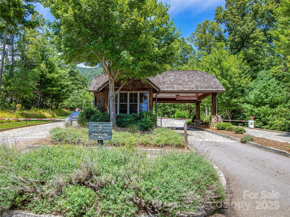 36 Slide Rock Way Fairview, NC 28730