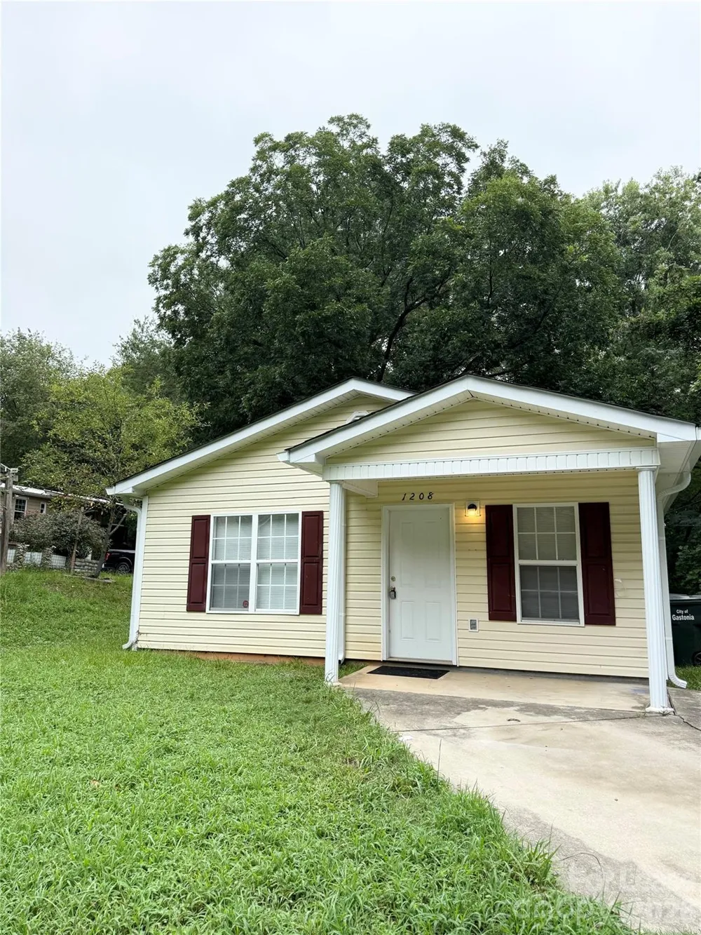 1208 W Walnut Avenue Gastonia, NC 28052