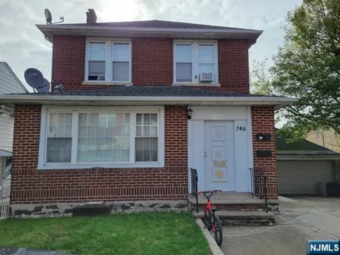 746 Kingsland 2nd fl