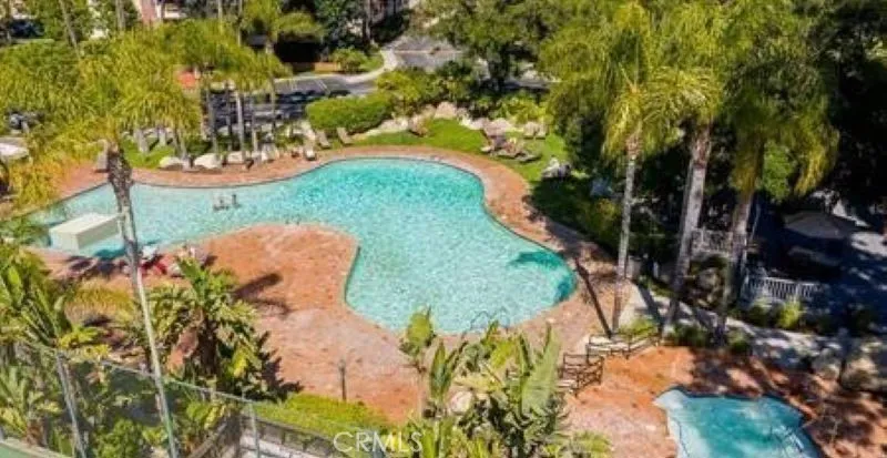 5520 Owensmouth #311 Woodland Hills, CA 91367