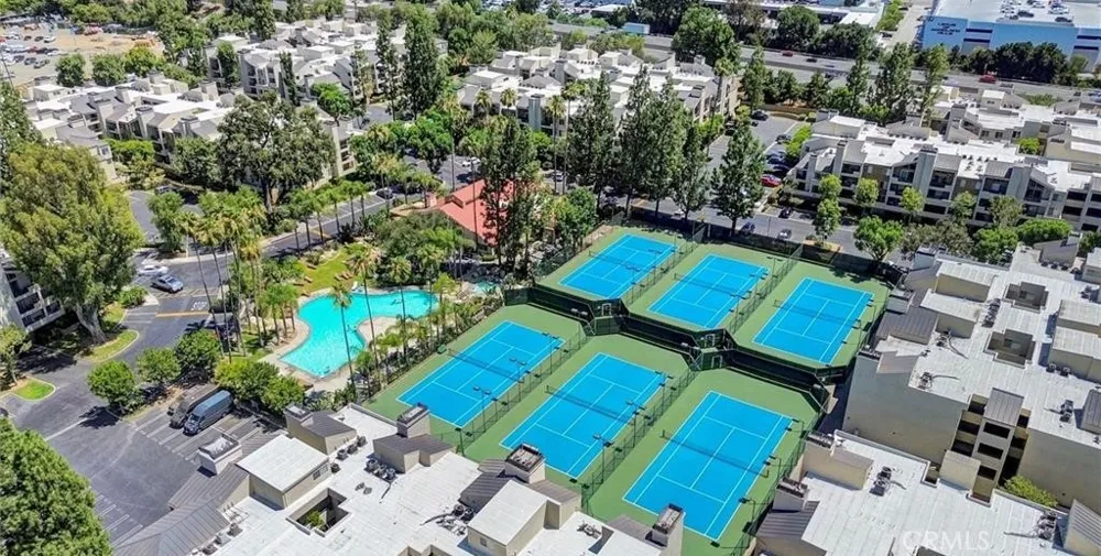 5520 Owensmouth #311 Woodland Hills, CA 91367