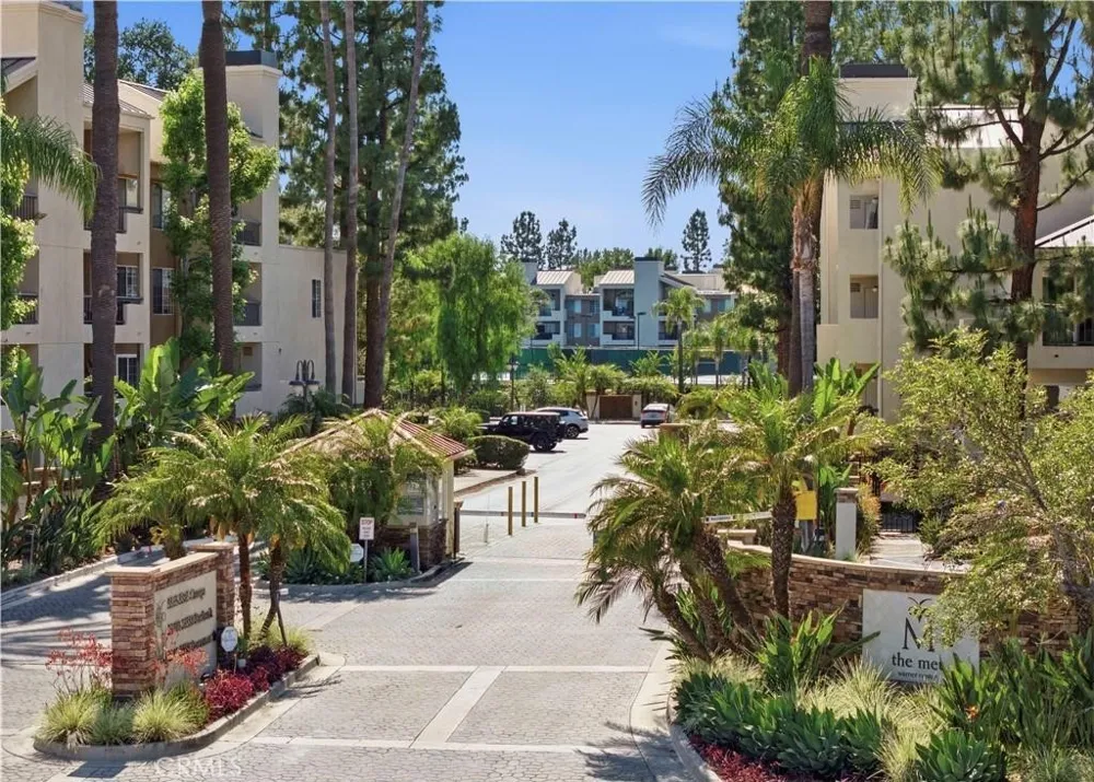 5520 Owensmouth #311 Woodland Hills, CA 91367