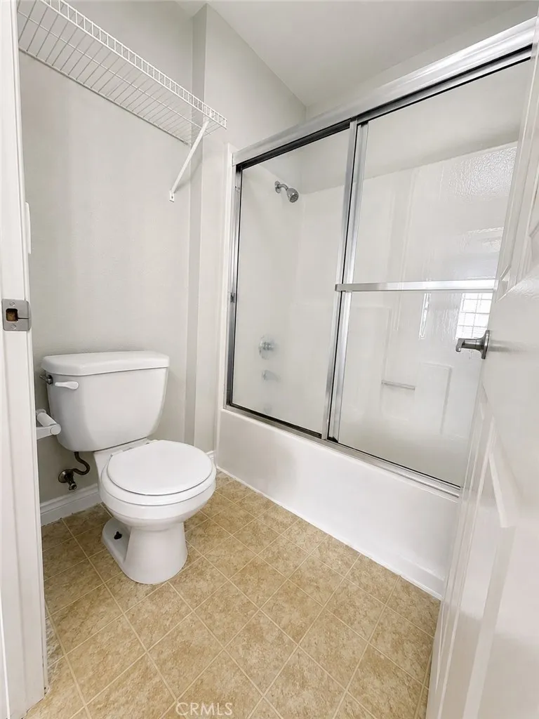 5520 Owensmouth #311 Woodland Hills, CA 91367