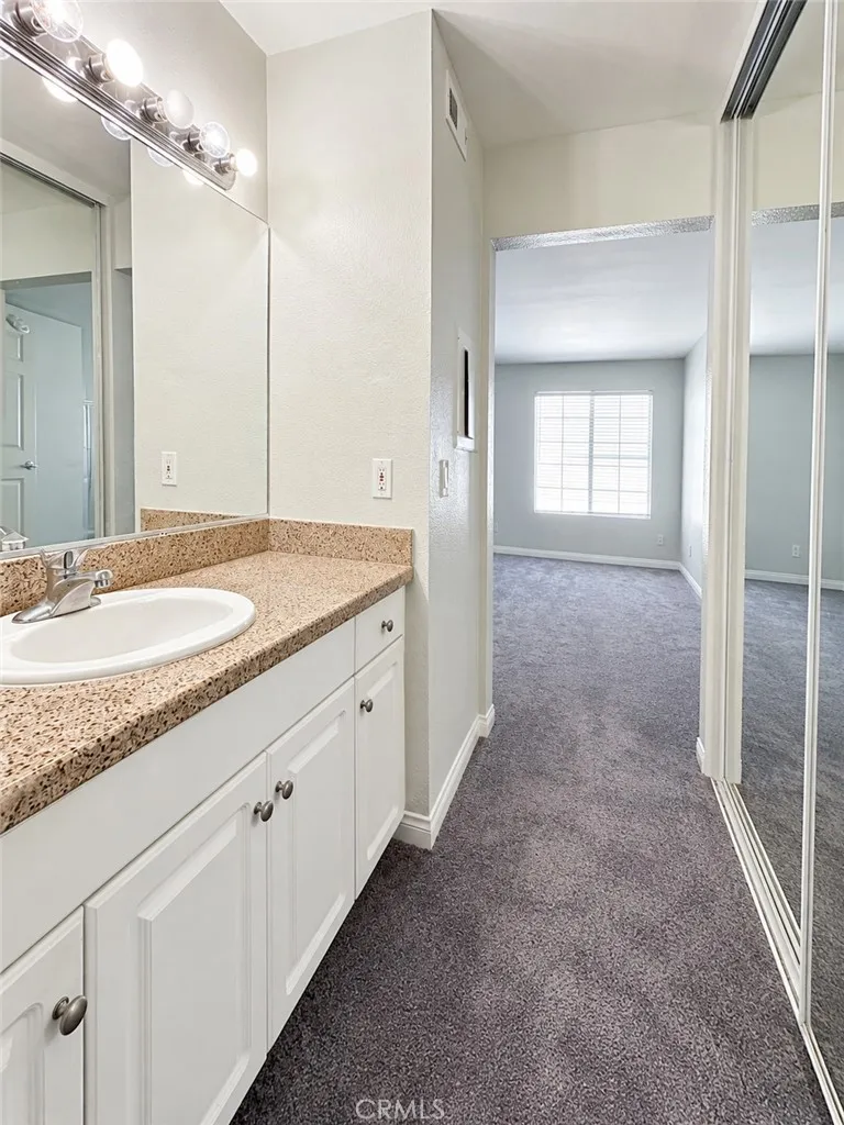 5520 Owensmouth #311 Woodland Hills, CA 91367