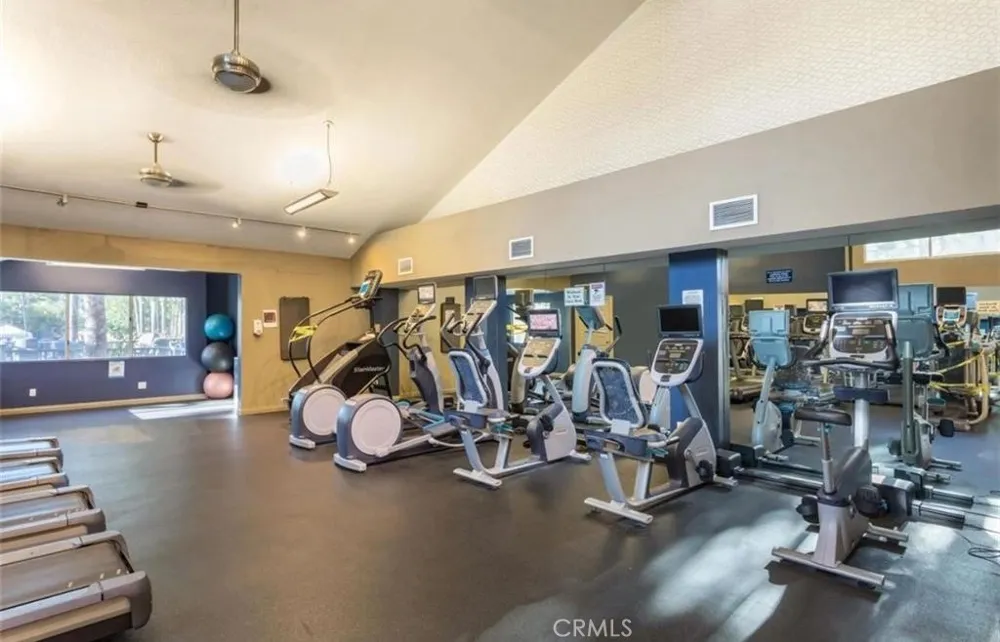 5520 Owensmouth #311 Woodland Hills, CA 91367