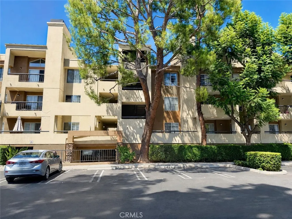5520 Owensmouth #311 Woodland Hills, CA 91367