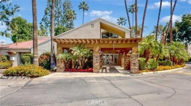 5520 Owensmouth #311 Woodland Hills, CA 91367