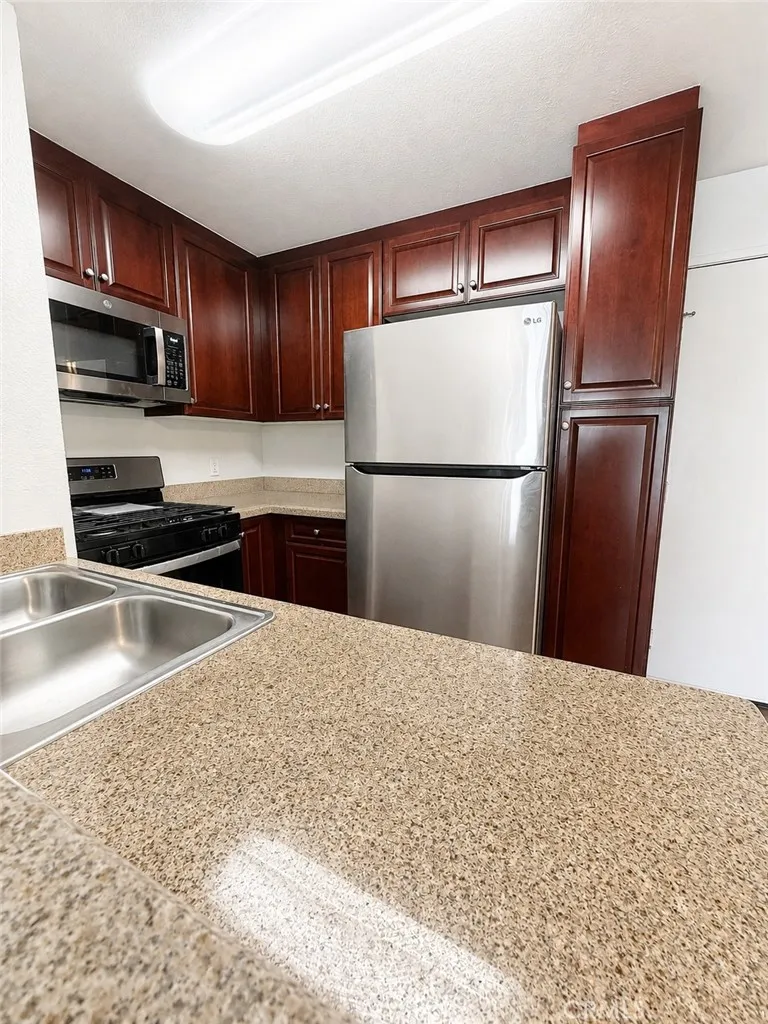 5520 Owensmouth #311 Woodland Hills, CA 91367