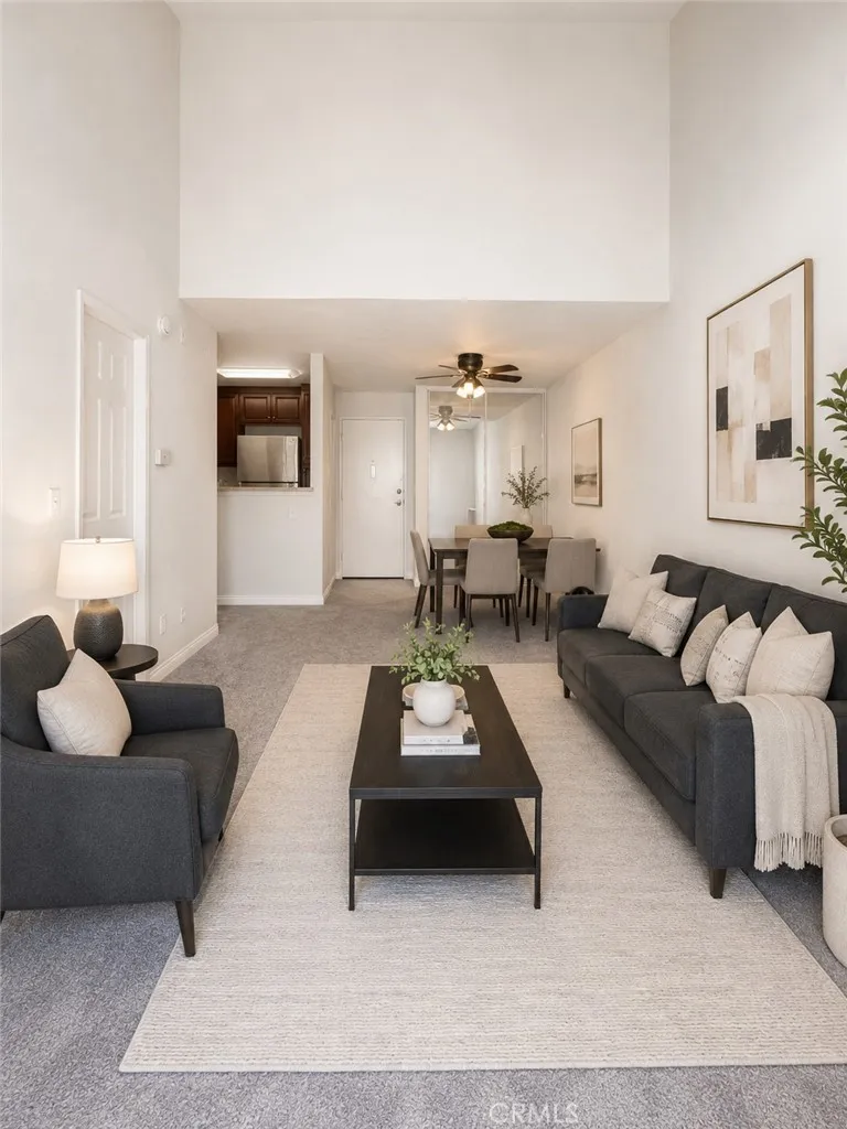 5520 Owensmouth #311 Woodland Hills, CA 91367