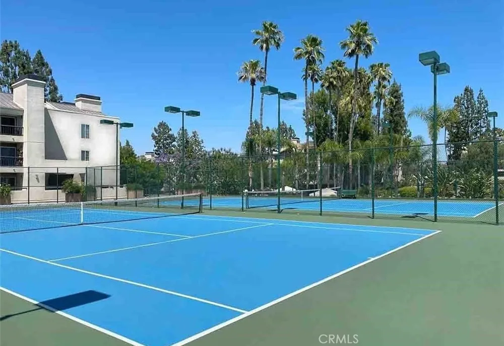 5520 Owensmouth #311 Woodland Hills, CA 91367