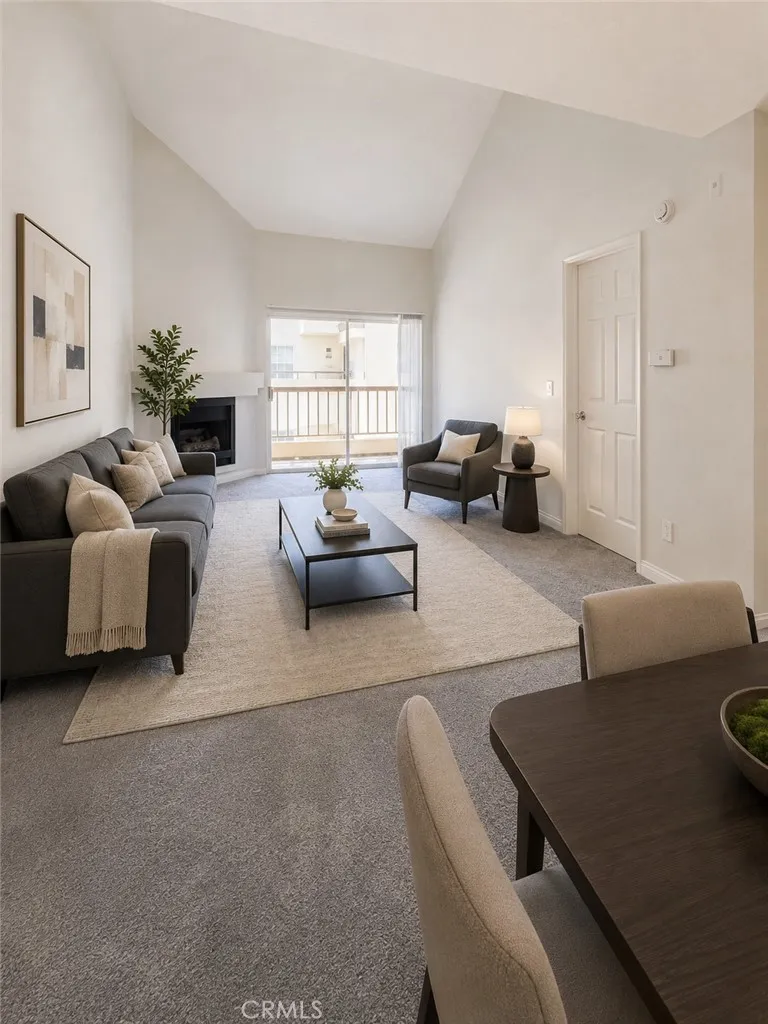 5520 Owensmouth #311 Woodland Hills, CA 91367