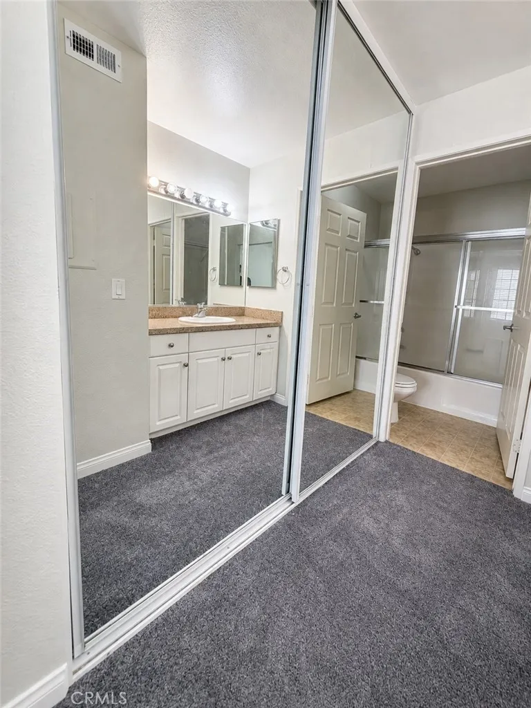 5520 Owensmouth #311 Woodland Hills, CA 91367