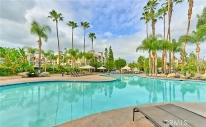 5520 Owensmouth #311 Woodland Hills, CA 91367