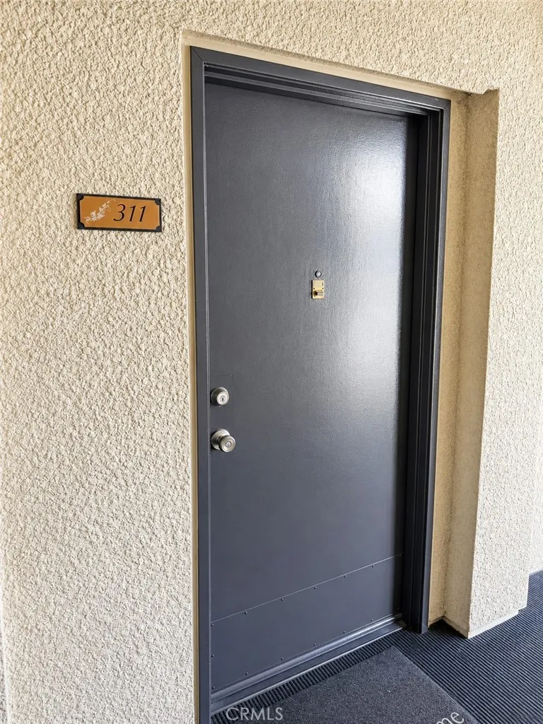 5520 Owensmouth #311 Woodland Hills, CA 91367