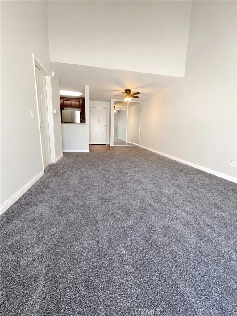 5520 Owensmouth #311 Woodland Hills, CA 91367