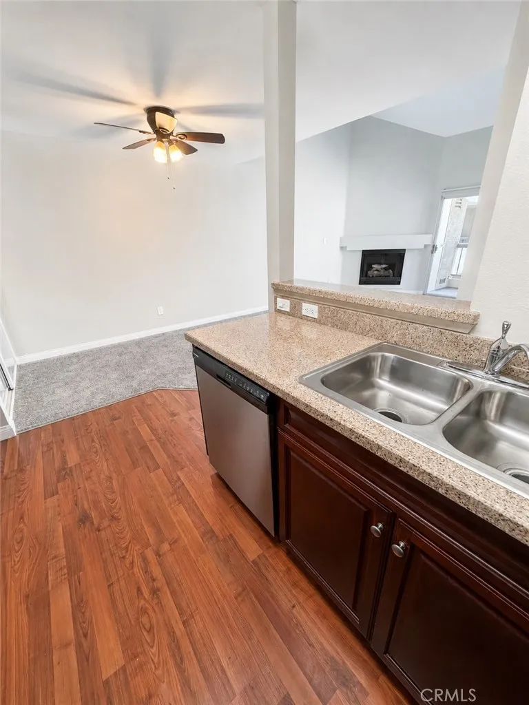5520 Owensmouth #311 Woodland Hills, CA 91367